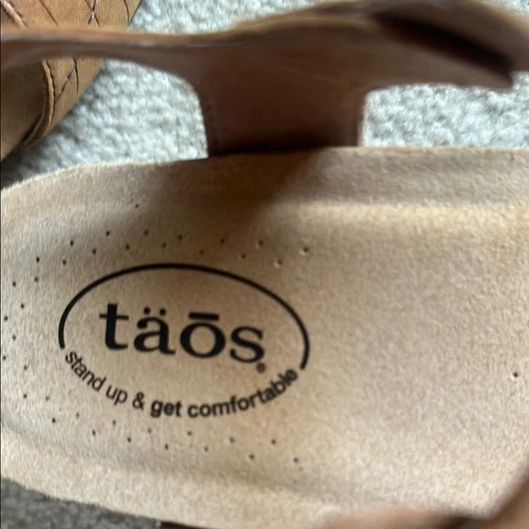 Taos tan women’s Leather Sandals - Picture 2 of 8